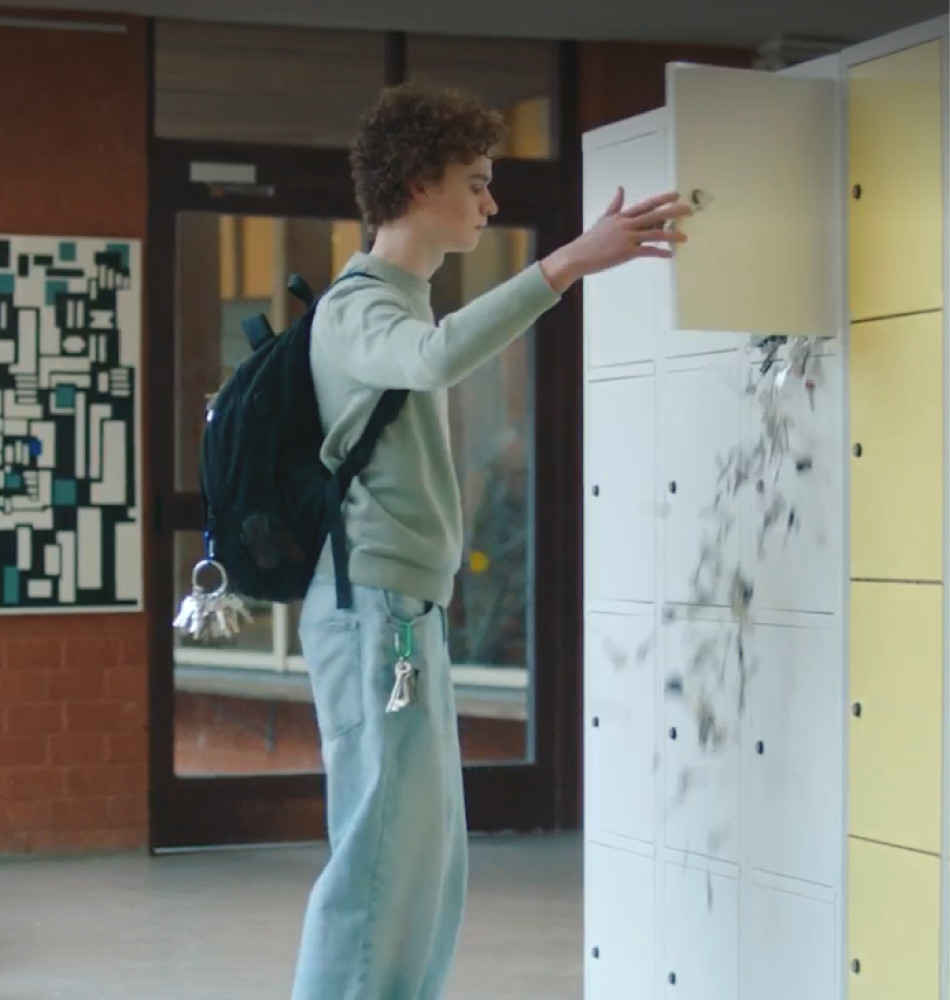 Student aan locker